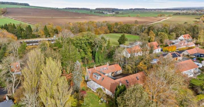 Gorgeous Midlothian house with six bedrooms in stunning countryside hits market
