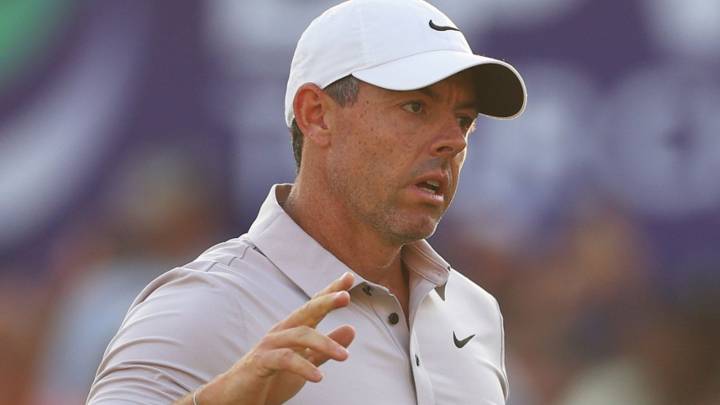 DP World Tour Championship: Rory McIlroy shares lead on congested leaderboard as Tyrrell Hatton stays in Race to Dubai contention