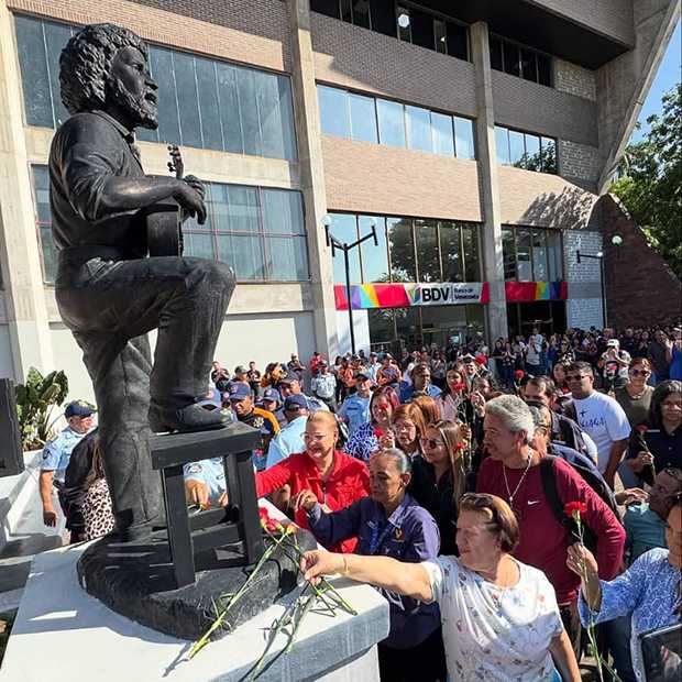 Emblemático lunes cívico homenajeó al cantor del pueblo Alí Primera