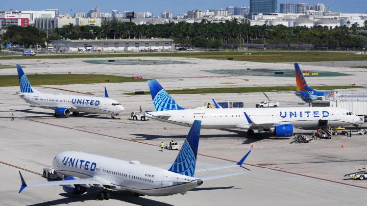 FAA lifts order slashing flights, allowing commercial airlines to resume their regular schedules