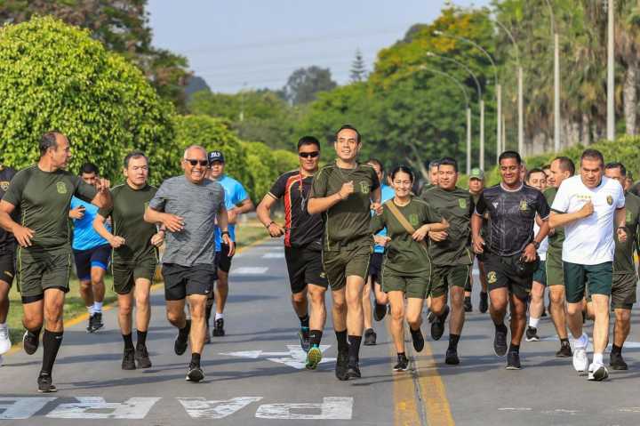 Presidente Jerí participó en la carrera de confraternidad 4K por el Día del Ejército