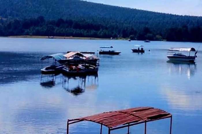 Pánico en presa de El Oro tras volcadura de lancha con turistas