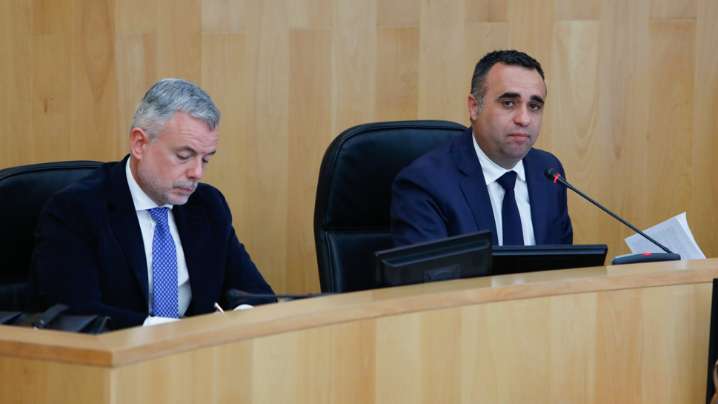 Rodríguez afronta su primera reordenación del Gobierno de la Diputación tras la salida de Navarro