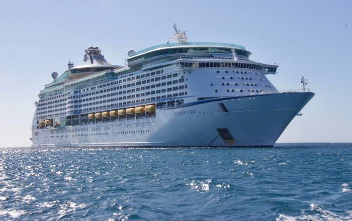 Tres cruceros atracan de emergencia por pasajeros con problemas de salud