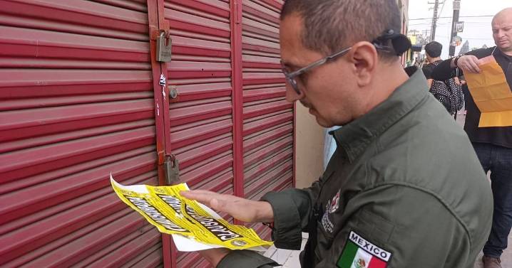 Retiran sellos de clausura de tiendas Waldos en Ensenada