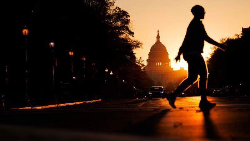 "La gente lo está pasando mal": Desde aeropuertos a supermercados, el cierre del Gobierno de EE.UU. deja a muchos en apuros