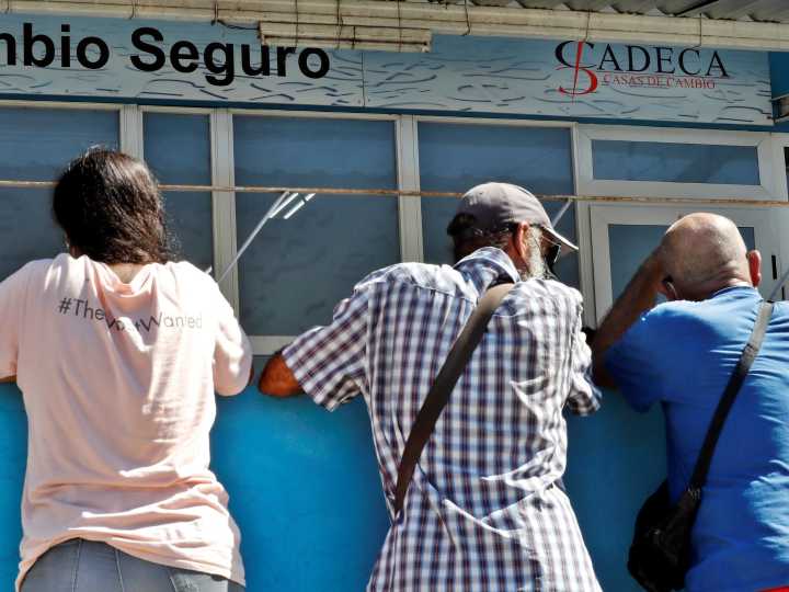 Corralito a la cubana: el régimen extiende las restricciones de las cuentas en dólares a todas las empresas extranjeras