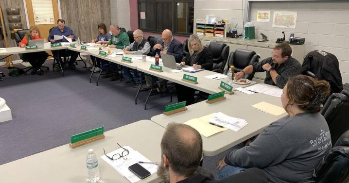 North Star school board talks facilities, tables vote on shutting middle school