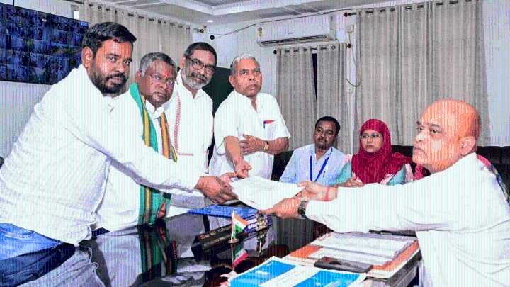 Battle of the Sorens in Ghatsila: Somesh Chandra leads in JMM stronghold, BJP’s Babu Lal trails