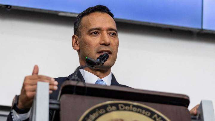 Ministro de Defensa de Colombia se refirió a los bombardeos en los que murieron 15 menores: "No hubo nada ilegal"