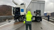 Herido un camionero tras hacer "tijera" con su camión y quedarse atravesado en una autovía de Navarra