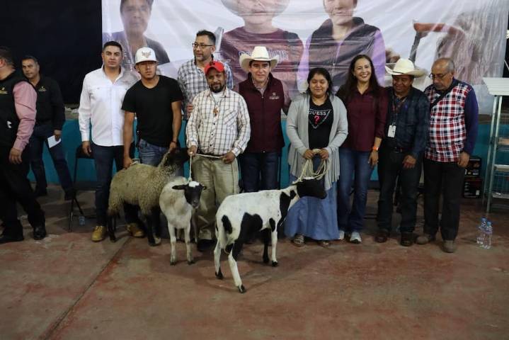 Entrega Saderh proyectos agropecuarios en Chapulhuacán y Jacala