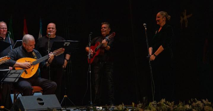 La soprano Mariola Cantarero sorprende junto al grupo motrileño Melaza cantando Granada