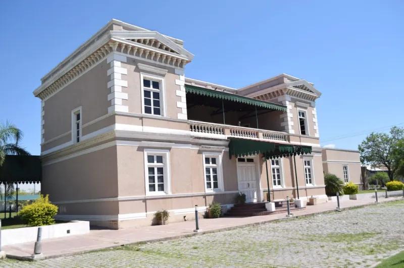 El edificio municipal de la Vieja Estación será escenario de un concierto de una orquesta de música clásica