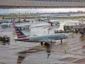 Donald Trump exige a controladores de tránsito aéreo volver a su trabajo