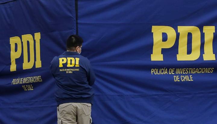 Hombre fue asesinado a disparos en Cerro Navia: Investigan si vehículo quemado en las cercanías está vinculado al crimen