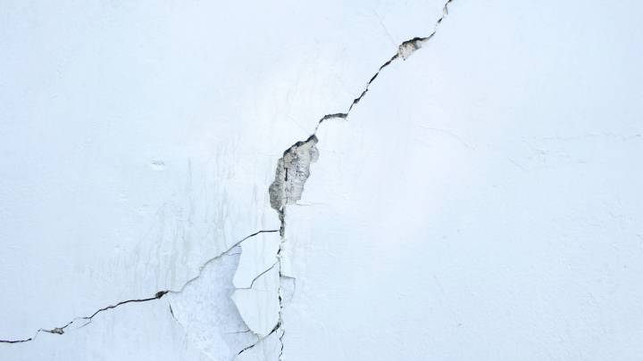When Is It Time To Worry About Cracks In Your Drywall? Here's What We Know