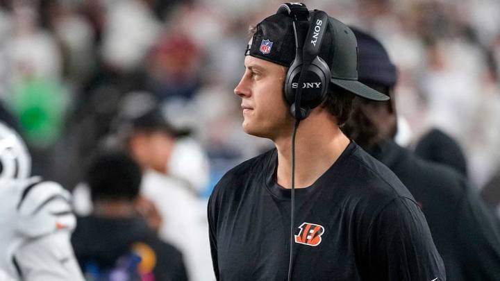Bengals’ Joe Burrow working with starting center at practice amid unclear Week 12 status