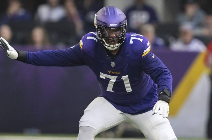 Vikings will be without Christian Darrisaw in Max Brosmer’s first start