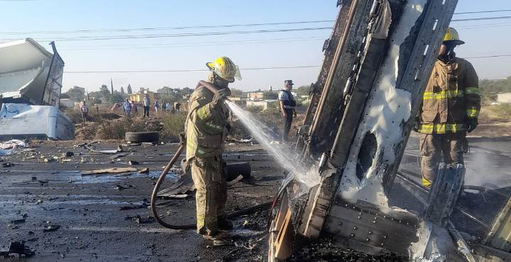 Fatal choque en Silao–Irapuato: autobús de Eurobus arde en llamas tras colisión