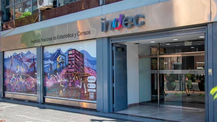 El INDEC explicó por qué actualizó los números de actividad y la economía se salvó de la recesión