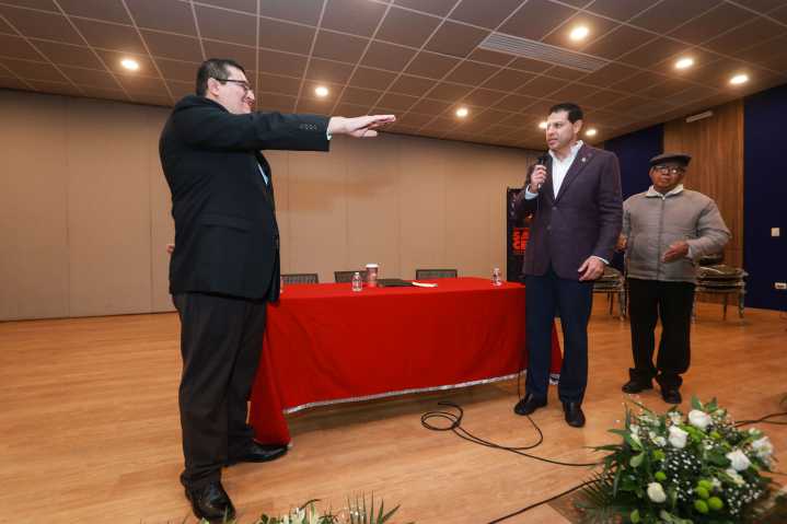 Rinde protesta Juan Antonio Espericueta como director de la Escuela Superior de Música de la UA de C