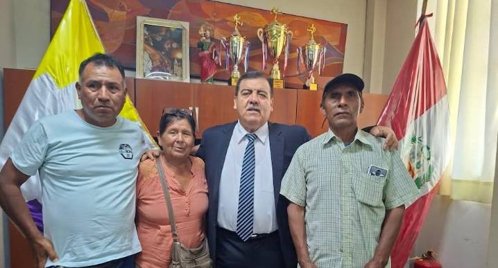 Gobernador regional de Ica se reúne con pobladores de Paraya por el puente colgante peatonal