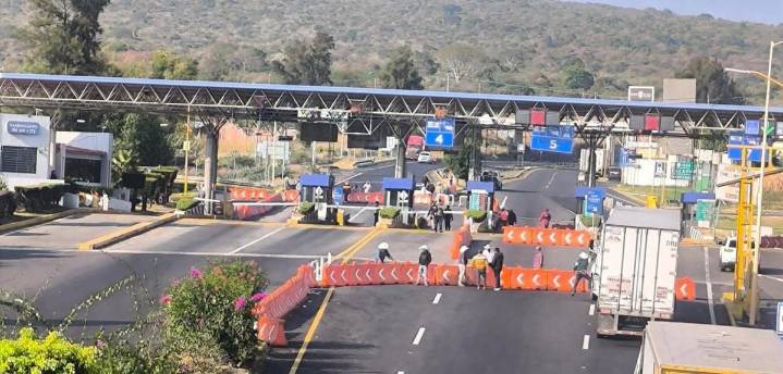 Transportistas y productores paralizan carreteras en 4 estados por segundo día