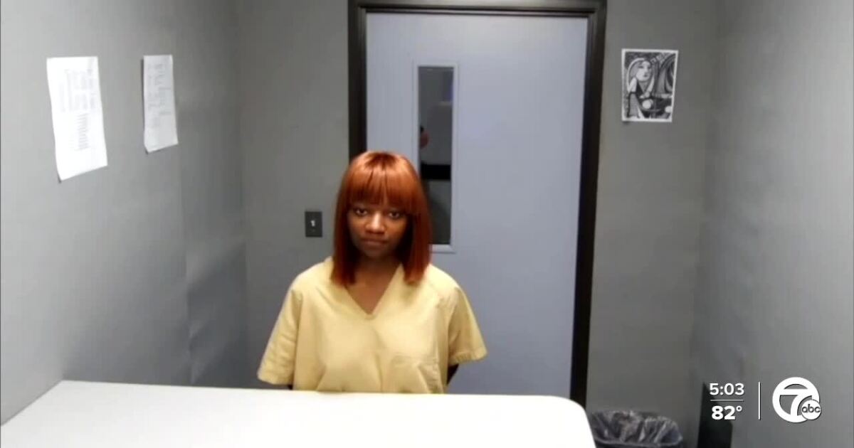 Relative of victim in McDonald's fatal stabbing returns to courthouse with knives