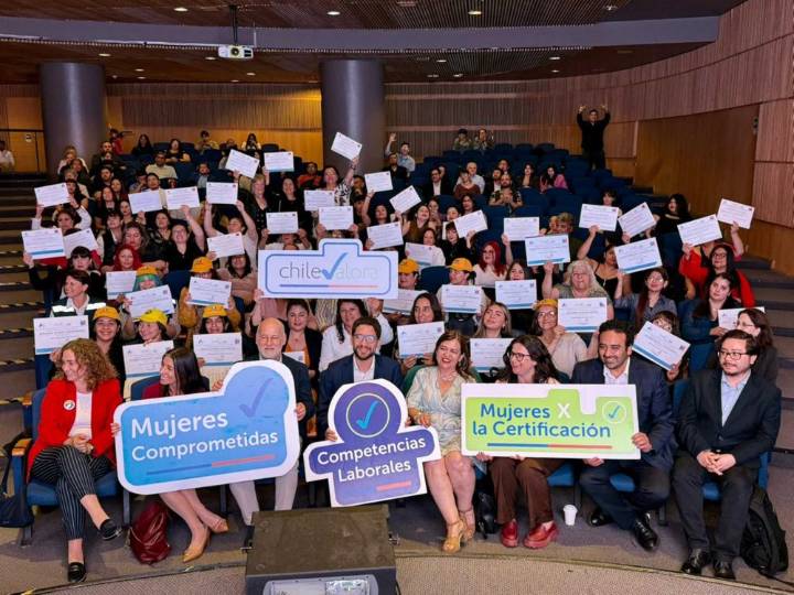 Destacan certificación de competencias laborales de 100 mujeres