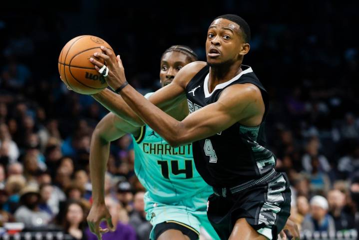 Watch Spurs vs. Hawks NBA game tonight, free Streameast alternatives, start time, TV channel