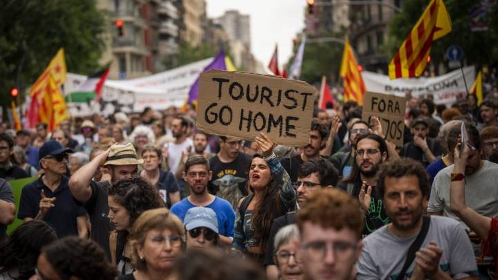 Barcelona tourism let ban won't stop housing crisis...say holiday home owners