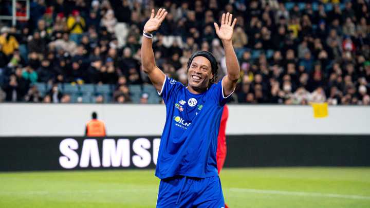 Ronaldinho no hará el saque de honor en el regreso del Barcelona al Camp Nou