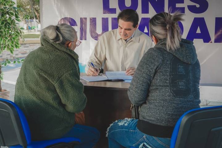 EL PRESIDENTE MUNICIPAL, DR. ALBERTO ALANIS VILLARREAL, CONTINÚA ESCUCHANDO DE CERCA A LA CIUDADANÍA
