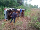 Despiste sobre la Ruta Nacional 14 en San José: una camioneta salió de la calzada, pero su conductor resultó ileso