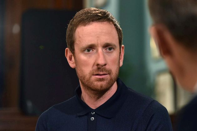 Lance Armstrong pays for Bradley Wiggins to undergo trauma therapy in US