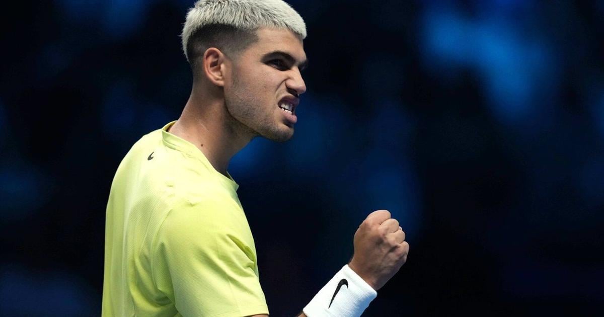 Carlos Alcaraz triumphs over Alex de Minaur in ATP Finals opener