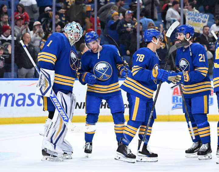 Deadspin | NHL roundup: Sabres ring up 9 goals vs. Blackhawks