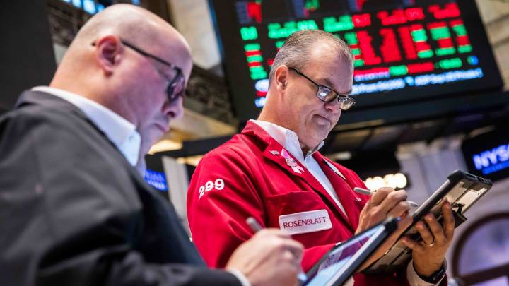 Stocks notch worst day in over a month as tech sell