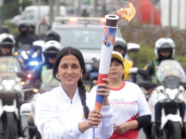 Antorcha recorrió calles de Lima antes de inauguración de Juegos Bolivarianos