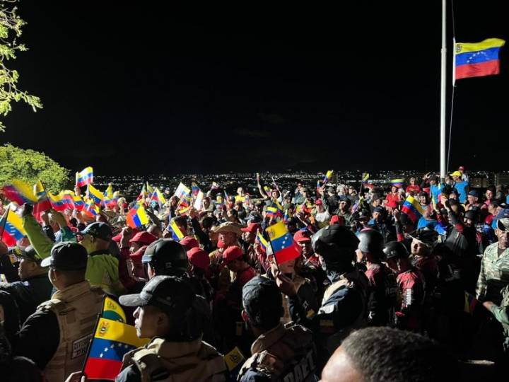 Neoespartanos realizaron una vigilia por la paz de Venezuela y en respaldo al presidente Maduro