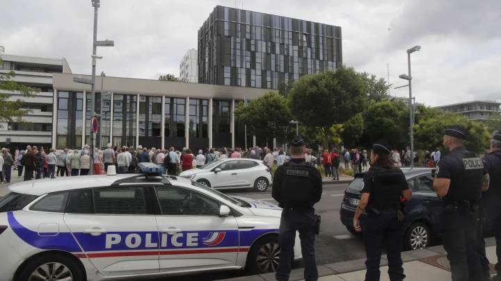 Una alerta de bomba interrumpe la emisión en directo de la cadena francesa BFM TV y obliga a evacuar su sede en París