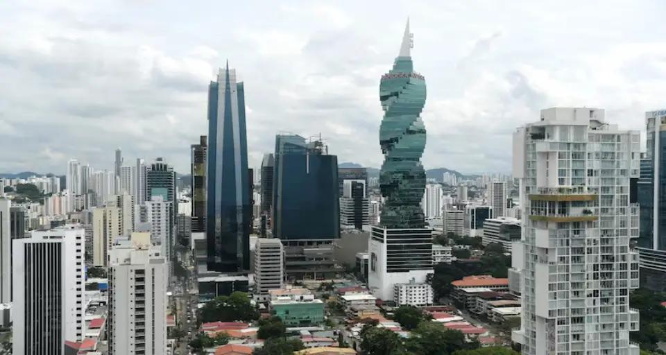 Salario mínimo: Panamá instala mesa de diálogo y trabajadores piden $900