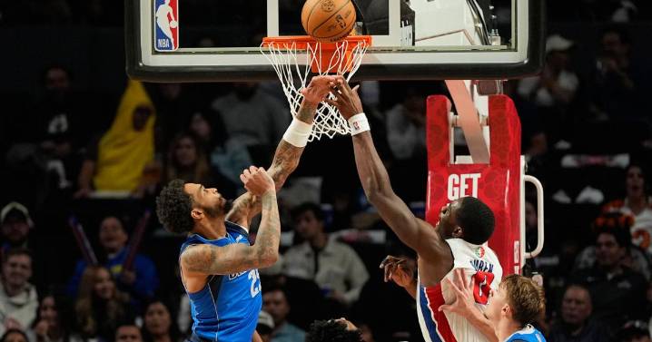 Jalen Duren's 33 points lead Pistons to victory over Mavericks in Mexico City