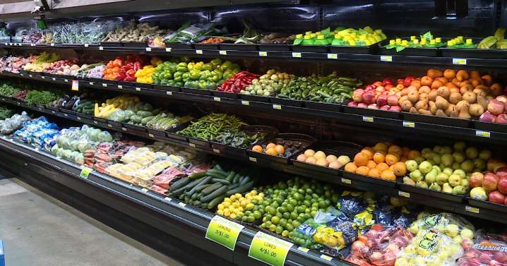 Are any Kansas City-area grocery stores open on Thanksgiving?