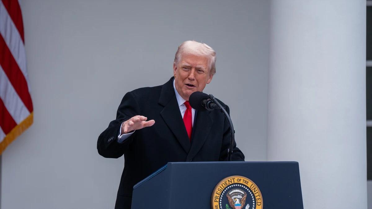 Trump dice que "muy pronto" EEUU comenzará a "detener por tierra" a los narcotraficantes venezolanos