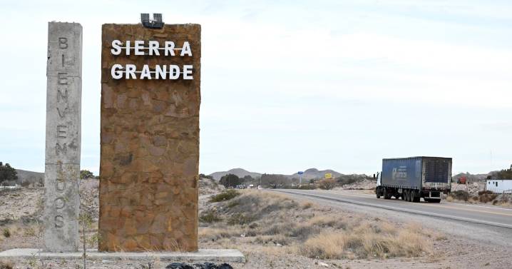 Incendian dos camionetas en Sierra Grande, aparentemente por un conflicto interno de la UOCRA