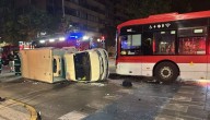 Bus y camión tres cuartos protagonizan violento choque en Santiago Centro