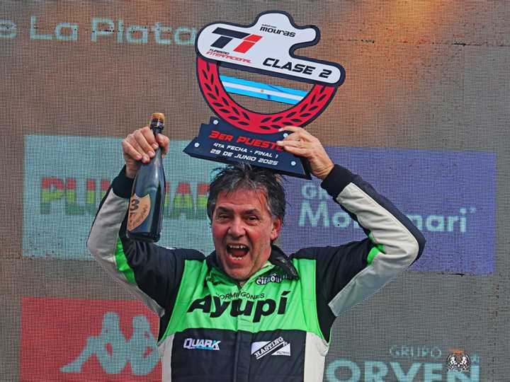 Conmoción en el automovilismo argentino: un tricampeón murió en plena pista durante la última vuelta de una carrera en La Plata
