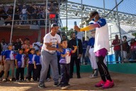 Ronald Acuña Jr. llevó regalos y dictó clínica deportiva en Petare
